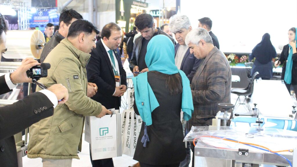 تصاویر پنجمین نمایشگاه تخصصی قهوه، تجهیزات وابسته و ماشین آلات نان و شیرینی اصفهان 27 تا 30 دی ماه 1402 با حضور شرکت ماشین سازی پیروزپک - 12