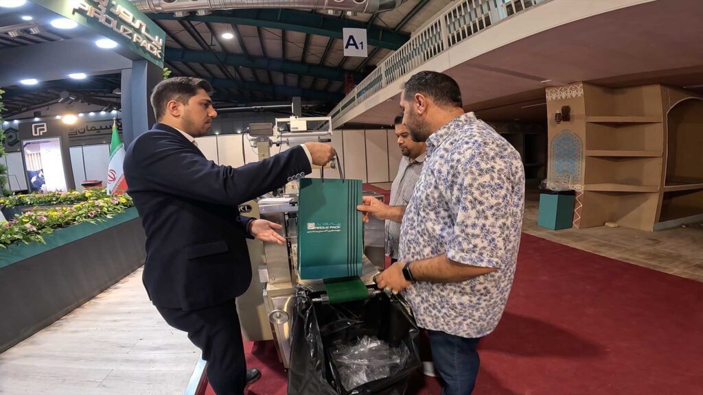 تصاویر دومین نمایشگاه چاپ، بسته بندی و تبلیغات یزد 1402 با حضور مجموعه پیروز پک اصفهان - 11