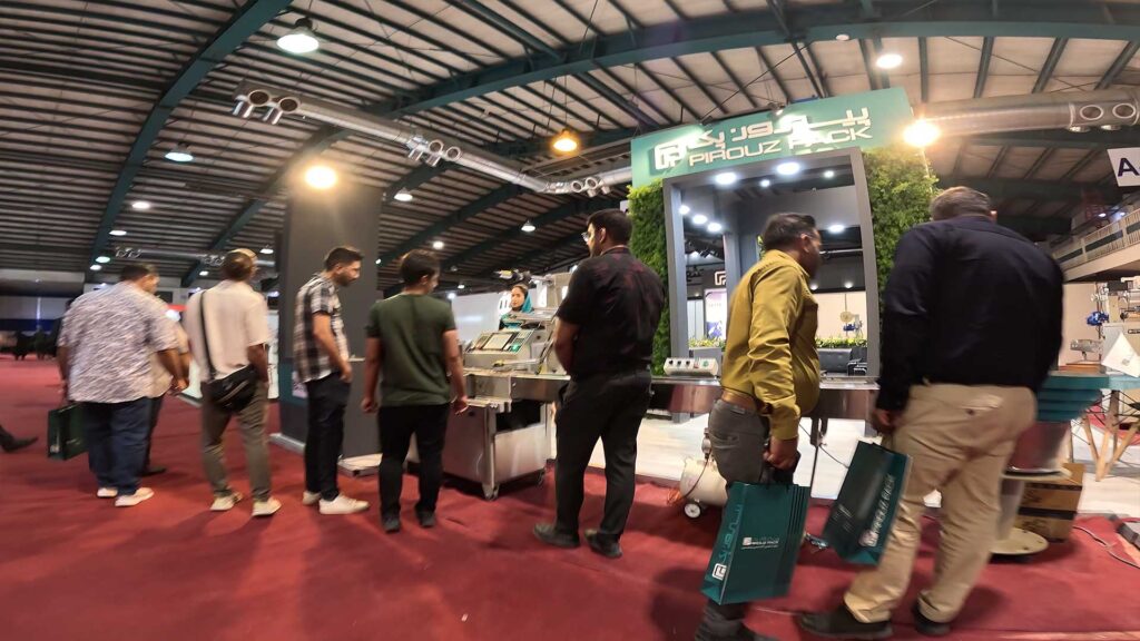 تصاویر دومین نمایشگاه چاپ، بسته بندی و تبلیغات یزد 1402 با حضور شرکت پیروز پک اصفهان - 9