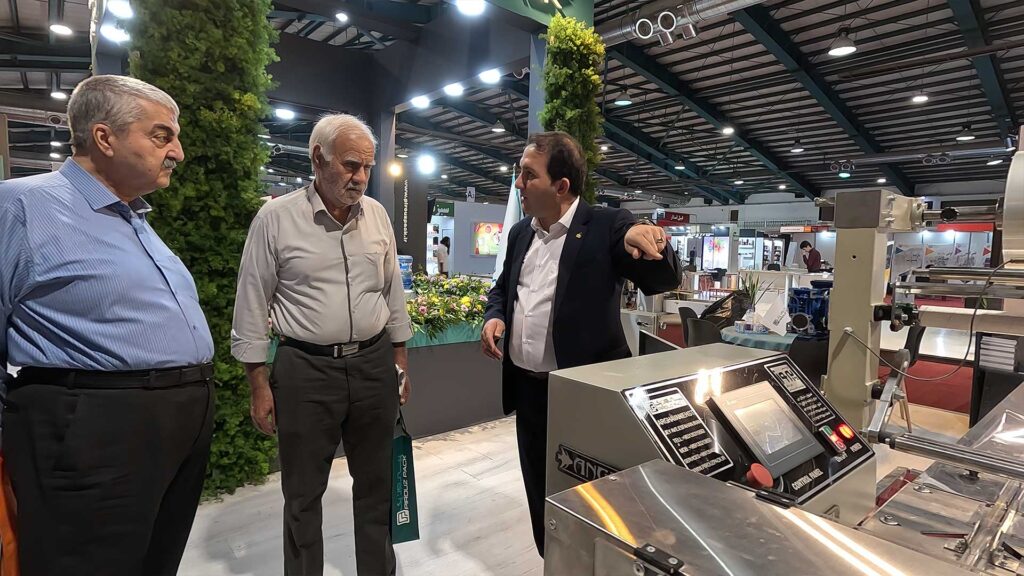 تصاویر دومین نمایشگاه چاپ، بسته بندی و تبلیغات یزد 1402 با حضور مجموعه ماشین سازی پیروزپک اصفهان - 5